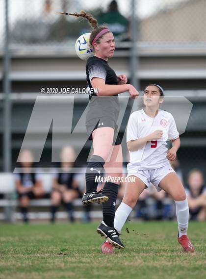 Thumbnail 1 in Lee [Robert E.] vs Alamo Heights (NEISD Soccer Showcase) photogallery.