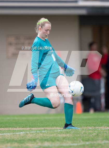 Thumbnail 2 in Lee [Robert E.] vs Alamo Heights (NEISD Soccer Showcase) photogallery.