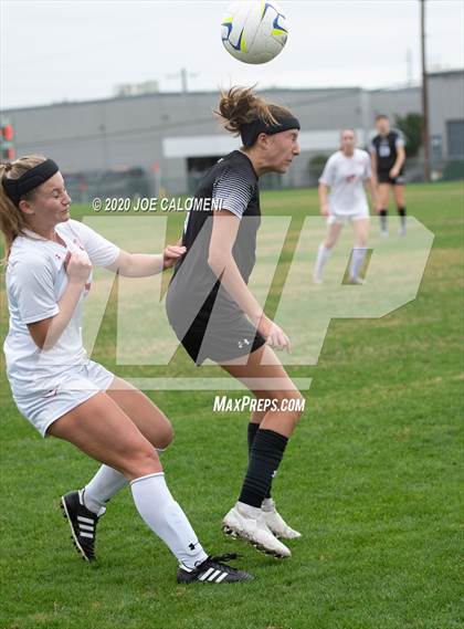 Thumbnail 3 in Lee [Robert E.] vs Alamo Heights (NEISD Soccer Showcase) photogallery.