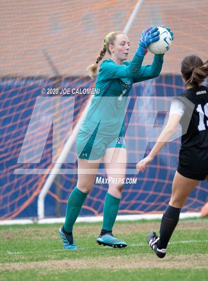 Thumbnail 2 in Lee [Robert E.] vs Alamo Heights (NEISD Soccer Showcase) photogallery.