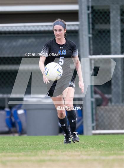 Thumbnail 2 in Lee [Robert E.] vs Alamo Heights (NEISD Soccer Showcase) photogallery.