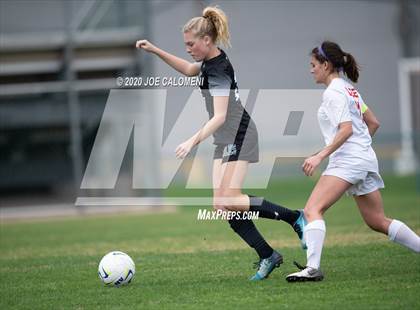 Thumbnail 2 in Lee [Robert E.] vs Alamo Heights (NEISD Soccer Showcase) photogallery.