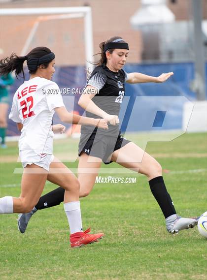 Thumbnail 3 in Lee [Robert E.] vs Alamo Heights (NEISD Soccer Showcase) photogallery.