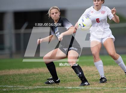 Thumbnail 2 in Lee [Robert E.] vs Alamo Heights (NEISD Soccer Showcase) photogallery.