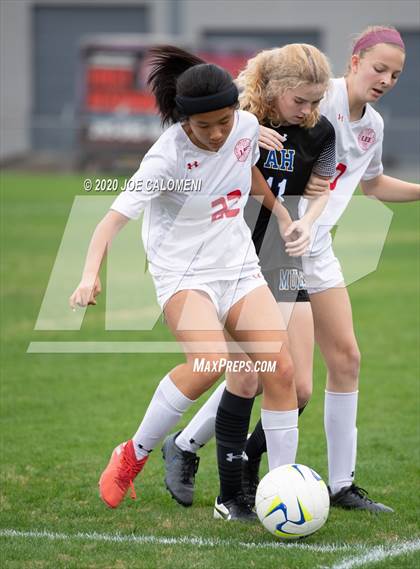 Thumbnail 1 in Lee [Robert E.] vs Alamo Heights (NEISD Soccer Showcase) photogallery.