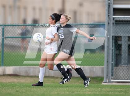 Thumbnail 2 in Lee [Robert E.] vs Alamo Heights (NEISD Soccer Showcase) photogallery.