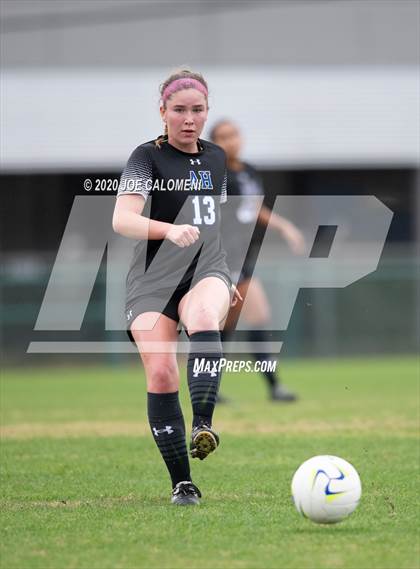 Thumbnail 2 in Lee [Robert E.] vs Alamo Heights (NEISD Soccer Showcase) photogallery.