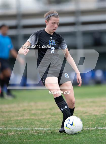 Thumbnail 1 in Lee [Robert E.] vs Alamo Heights (NEISD Soccer Showcase) photogallery.