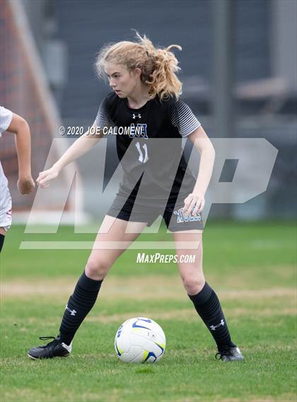 Thumbnail 1 in Lee [Robert E.] vs Alamo Heights (NEISD Soccer Showcase) photogallery.