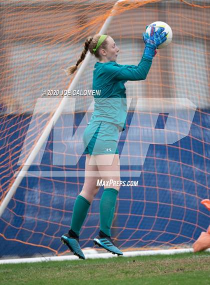 Thumbnail 1 in Lee [Robert E.] vs Alamo Heights (NEISD Soccer Showcase) photogallery.
