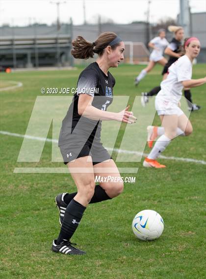 Thumbnail 1 in Lee [Robert E.] vs Alamo Heights (NEISD Soccer Showcase) photogallery.