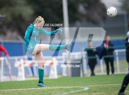 Thumbnail 3 in Lee [Robert E.] vs Alamo Heights (NEISD Soccer Showcase) photogallery.