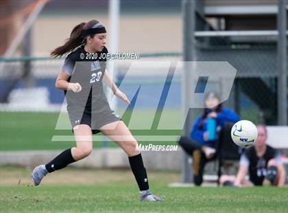 Thumbnail 2 in Lee [Robert E.] vs Alamo Heights (NEISD Soccer Showcase) photogallery.