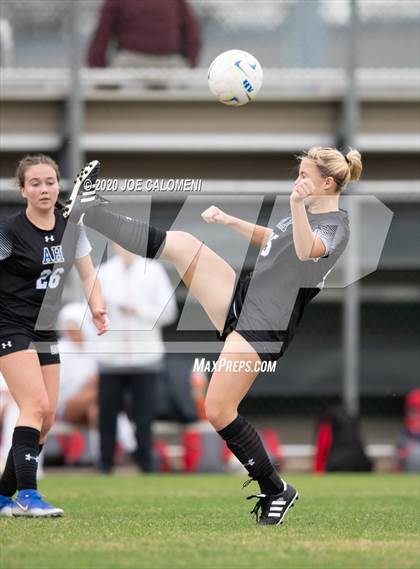 Thumbnail 1 in Lee [Robert E.] vs Alamo Heights (NEISD Soccer Showcase) photogallery.