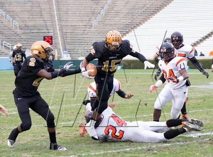 Thumbnail 3 in Shelby vs. Southwest Onslow (NCHSAA 2A Final) photogallery.