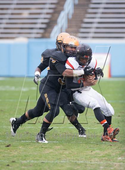 Thumbnail 2 in Shelby vs. Southwest Onslow (NCHSAA 2A Final) photogallery.