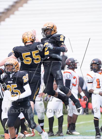 Thumbnail 3 in Shelby vs. Southwest Onslow (NCHSAA 2A Final) photogallery.