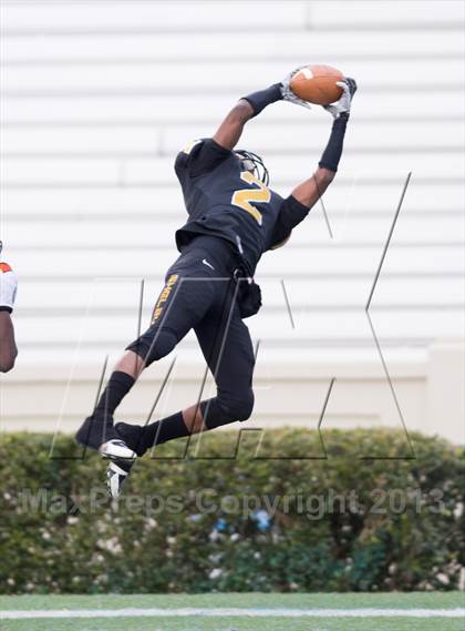 Thumbnail 1 in Shelby vs. Southwest Onslow (NCHSAA 2A Final) photogallery.