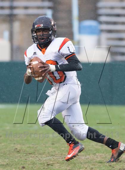 Thumbnail 3 in Shelby vs. Southwest Onslow (NCHSAA 2A Final) photogallery.