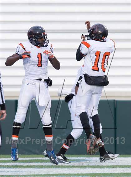 Thumbnail 2 in Shelby vs. Southwest Onslow (NCHSAA 2A Final) photogallery.