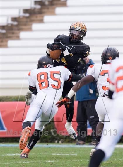 Thumbnail 3 in Shelby vs. Southwest Onslow (NCHSAA 2A Final) photogallery.