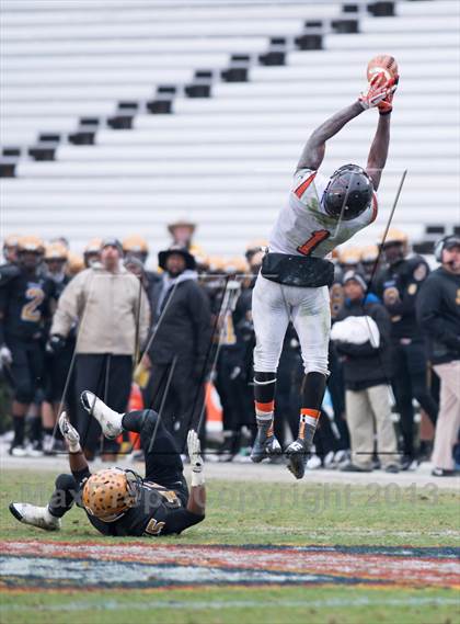 Thumbnail 2 in Shelby vs. Southwest Onslow (NCHSAA 2A Final) photogallery.