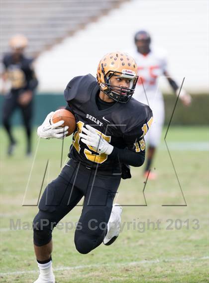 Thumbnail 3 in Shelby vs. Southwest Onslow (NCHSAA 2A Final) photogallery.