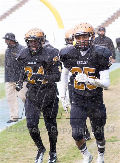 Thumbnail 2 in Shelby vs. Southwest Onslow (NCHSAA 2A Final) photogallery.