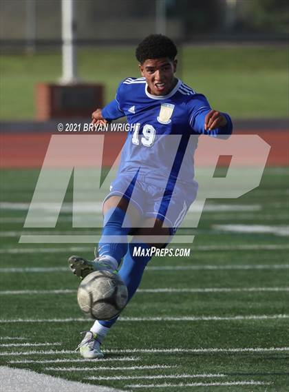 Thumbnail 1 in Tulare Union @ Valencia (CIF Southern Regional D2 Quarterfinal) photogallery.