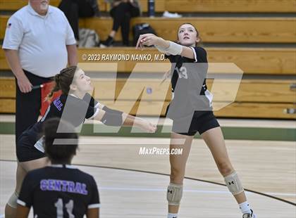 Thumbnail 3 in Anderson vs. Muncie Central (IHSAA Sectionals - Class 4A, Round 1) photogallery.