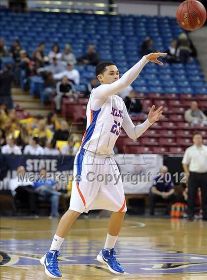 Thumbnail 2 in Village Christian vs. St. Joseph Notre Dame (CIF State D5 Final) photogallery.
