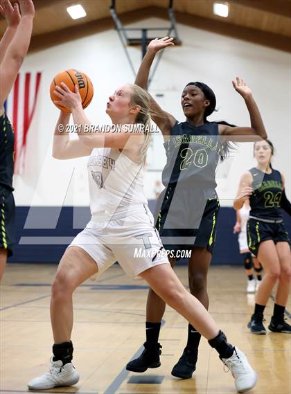 Thumbnail 1 in Isabella vs Thorsby (Chilton County Tournament) photogallery.