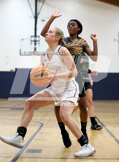 Thumbnail 3 in Isabella vs Thorsby (Chilton County Tournament) photogallery.
