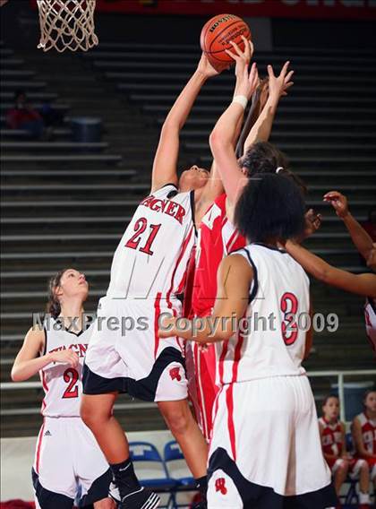 Thumbnail 2 in Wagner vs Ray (McDonalds Texas Invitational) photogallery.