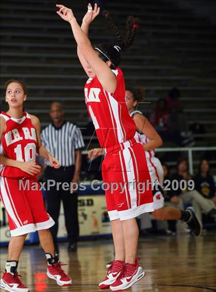 Thumbnail 2 in Wagner vs Ray (McDonalds Texas Invitational) photogallery.