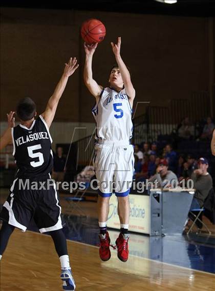 Thumbnail 3 in 2010 CHSCA All-State Game (Boys) photogallery.