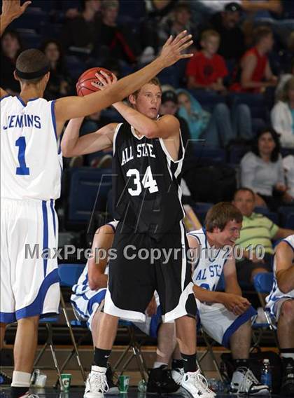 Thumbnail 2 in 2010 CHSCA All-State Game (Boys) photogallery.