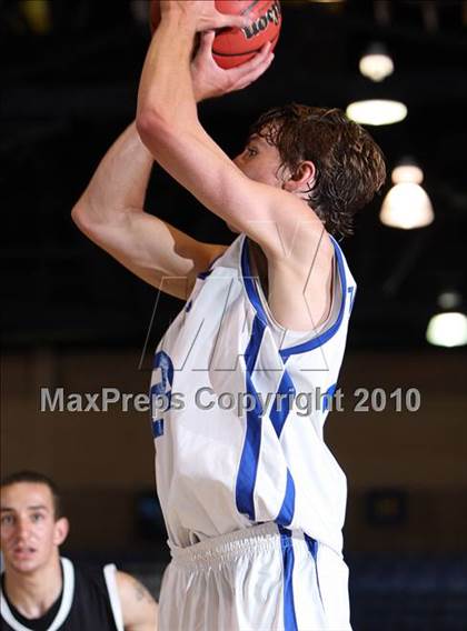 Thumbnail 2 in 2010 CHSCA All-State Game (Boys) photogallery.