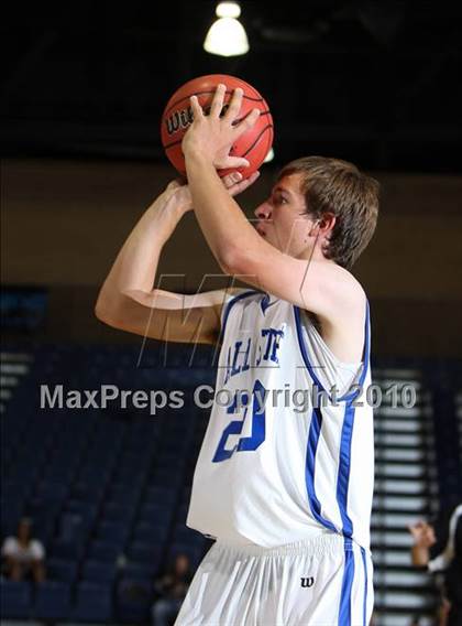 Thumbnail 3 in 2010 CHSCA All-State Game (Boys) photogallery.