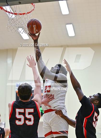 Thumbnail 3 in Lee vs Churchill photogallery.