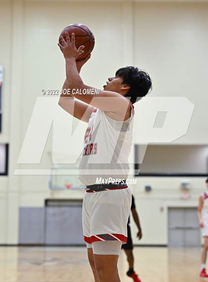 Thumbnail 2 in Lee vs Churchill photogallery.