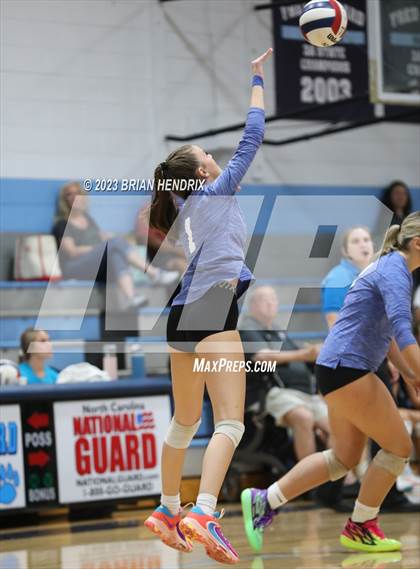 Thumbnail 1 in North Lincoln @ Foard photogallery.
