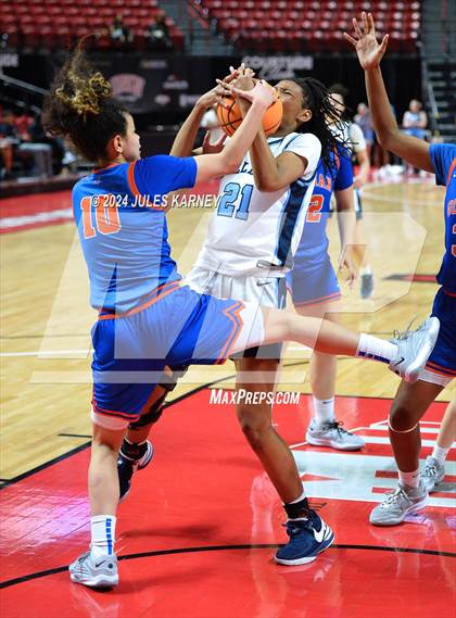 Thumbnail 1 in Centennial vs Bishop Gorman (5A State Finals) photogallery.