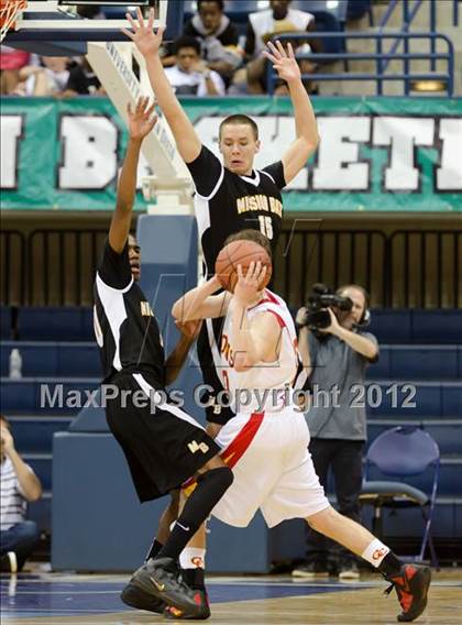 Thumbnail 2 in Cathedral Catholic vs Mission Bay (CIF SDS D3 Final) photogallery.