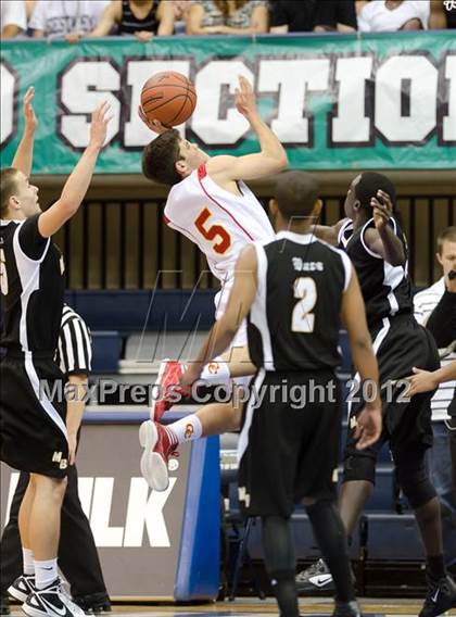 Thumbnail 3 in Cathedral Catholic vs Mission Bay (CIF SDS D3 Final) photogallery.