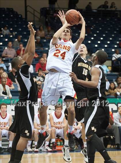 Thumbnail 3 in Cathedral Catholic vs Mission Bay (CIF SDS D3 Final) photogallery.