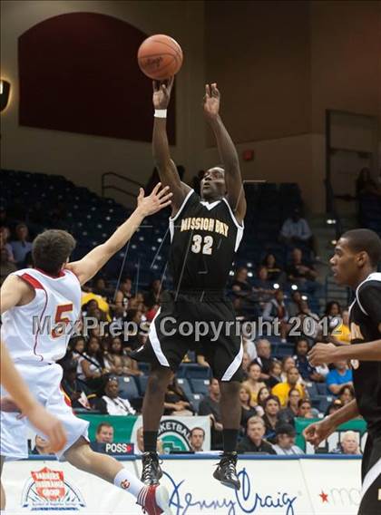 Thumbnail 3 in Cathedral Catholic vs Mission Bay (CIF SDS D3 Final) photogallery.