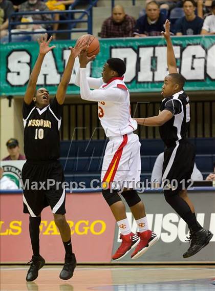 Thumbnail 2 in Cathedral Catholic vs Mission Bay (CIF SDS D3 Final) photogallery.