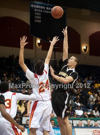 Thumbnail 3 in Cathedral Catholic vs Mission Bay (CIF SDS D3 Final) photogallery.