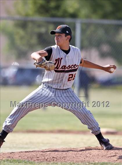 Thumbnail 2 in Bakersfield Christian vs. Wasco photogallery.